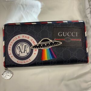 NWOT Gucci Black Wallet with Colorful Patch